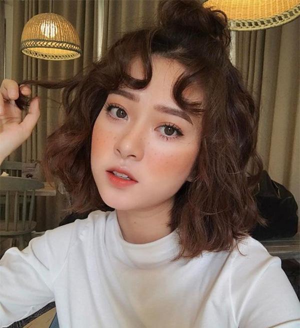 Tóc ngắn uốn: Top 40 kiểu đẹp phù hợp với mọi gương mặt hot nhất - 2