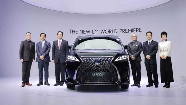 lexus-lm-300h-ra-mat