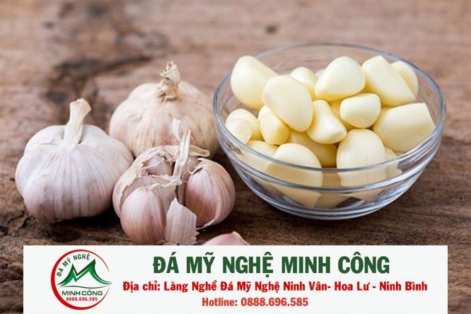 Mang Tỏi Theo Có Tác Dụng Gì Trong Trừ Tà Và Phong Thủy?