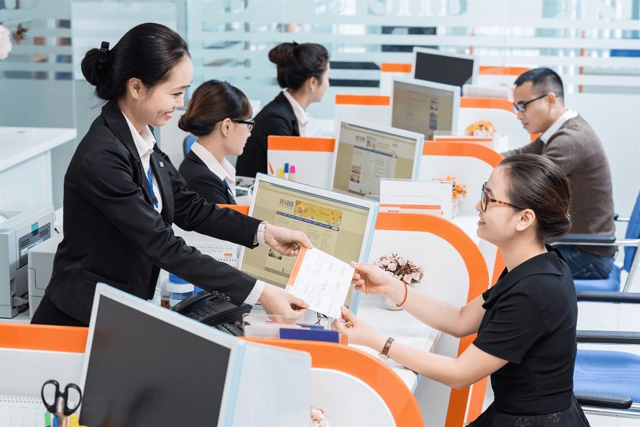 Bạn có thể chuyển tiền trực tiếp tại ngân hàng