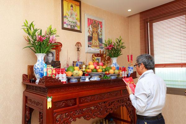 Top 10 loại hoa cúng bàn thờ mang đến may mắn và tài lộc cho gia chủ.