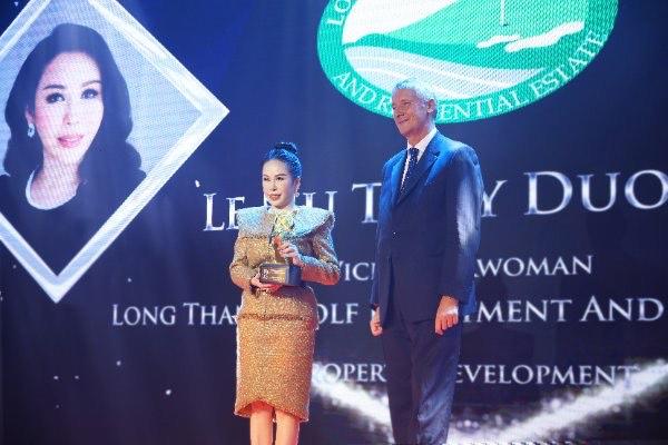 Bà Lê Nữ Thùy Dương - Phó chủ tịch Golf Long Thành được vinh danh tại APEA 2021