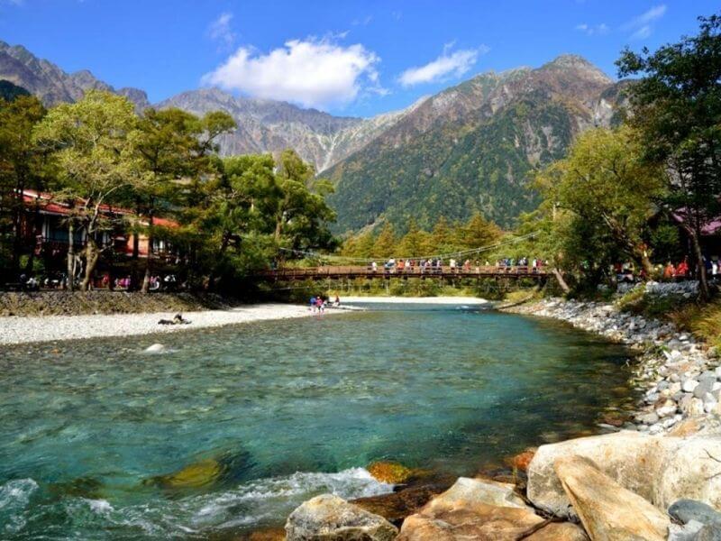 Loại khoáng sản nào sau đây có trữ lượng lớn nhất ở Nhật Bản