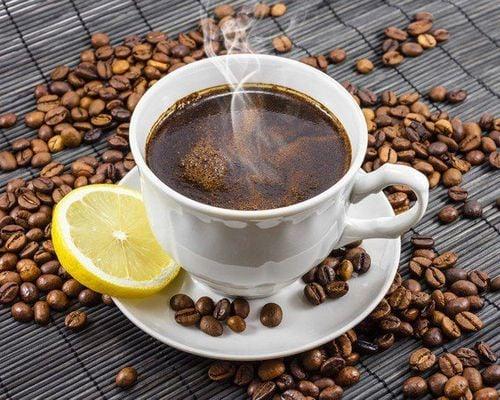 Nhiều người tin rằng uống chanh với cà phê có thể đánh tan mỡ, giảm cân hiệu quả và cải thiện tình trạng tiêu chảy