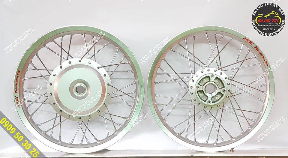 Cận cảnh bánh căm xe Vario 2018 màu bạc