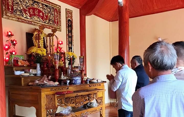 Văn khấn rằm tháng 10 cúng gia tiên và thần linh