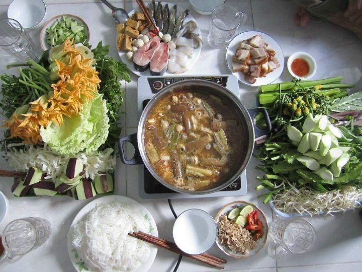 Lẩu mắm cá linh miền Tây