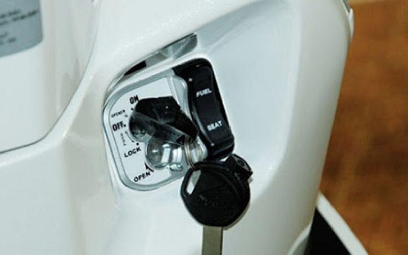 Cách mở khoá xe Lead đời cũ và đời mới